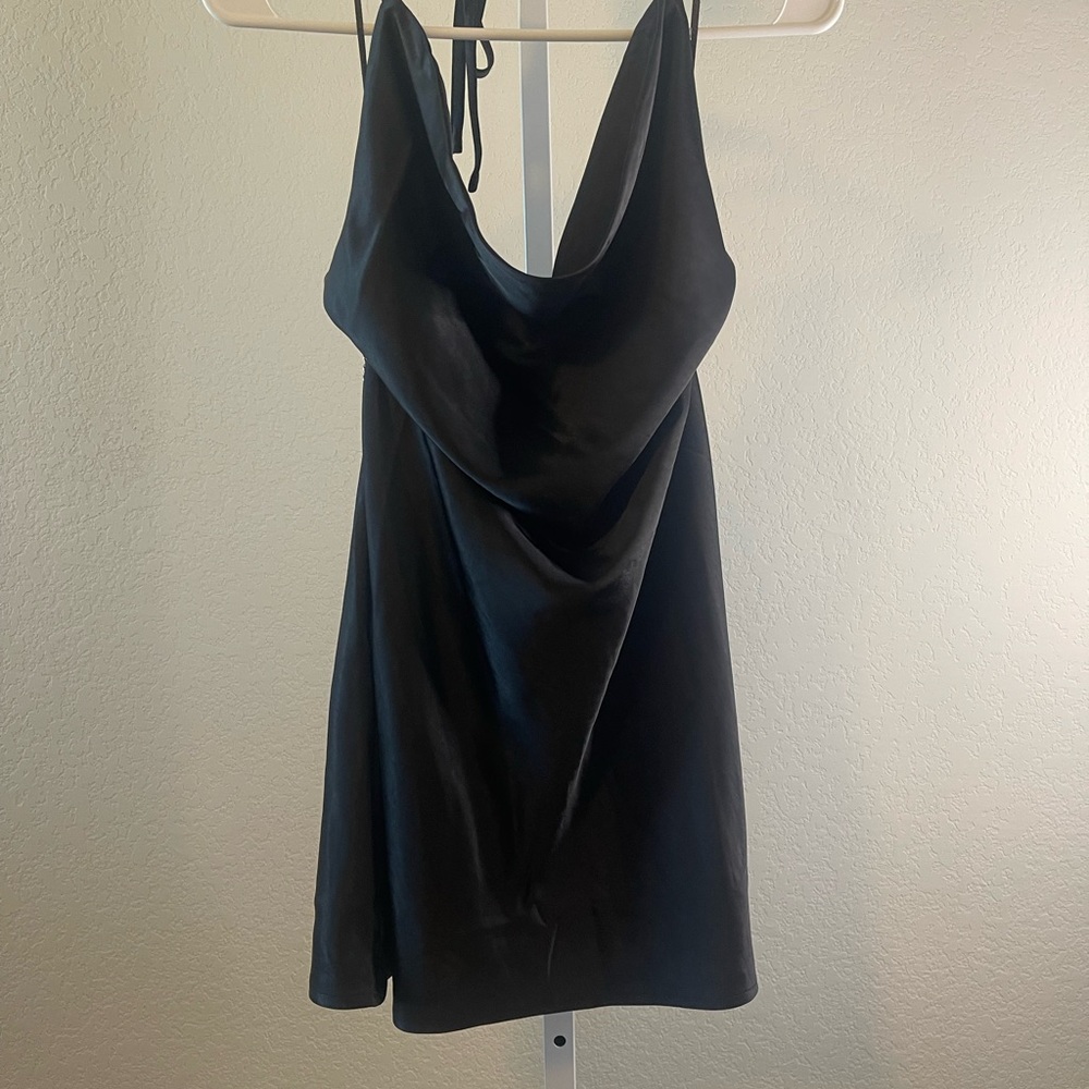 AKIRA BLACK HALTER DRESS WITH MID-BACK STYLISH SILVER CHAIN SIZE LARGE NWOT - Picture 2 of 3